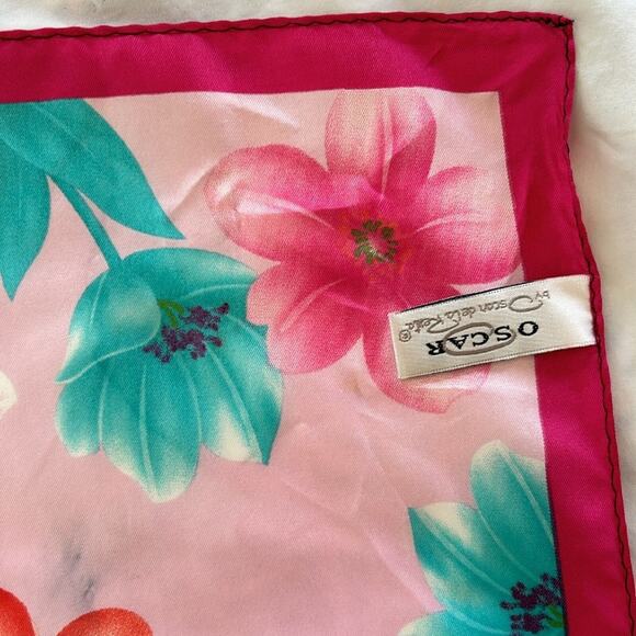 Oscar de la Renta Scarf 21” x 21” 100% Silk - Picture 4 of 7